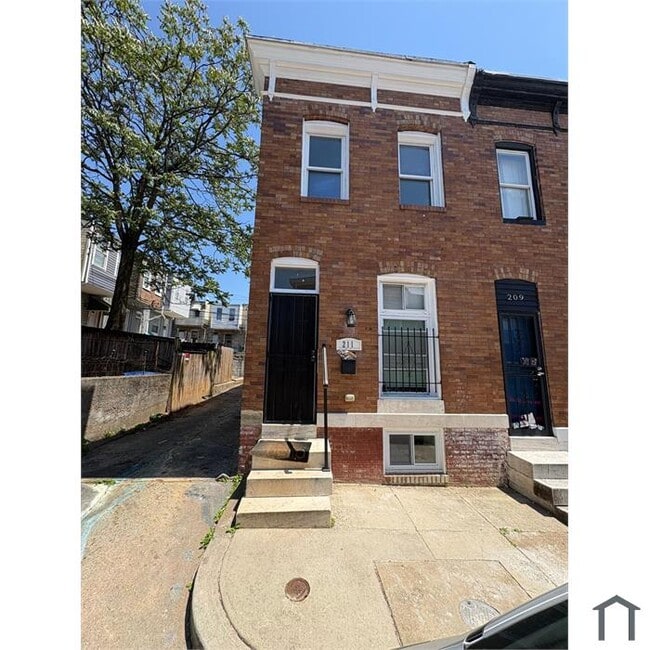 Building Photo - 211 N Streeper St