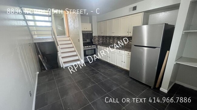 Photo - 8836 N 95th St