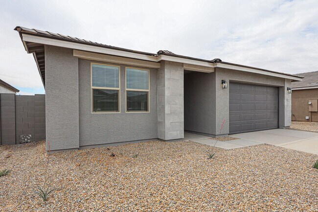 Photo - Modern Mountainside Living: Stunning New 4...