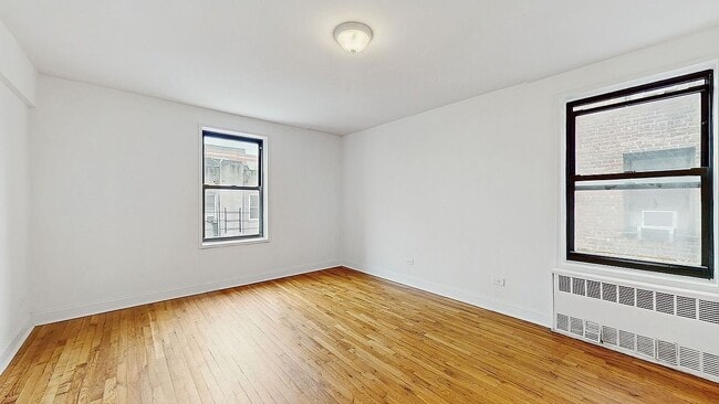 Photo - 282 E 35th St