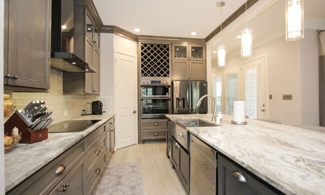 Building Photo - 15 E Breezy Way