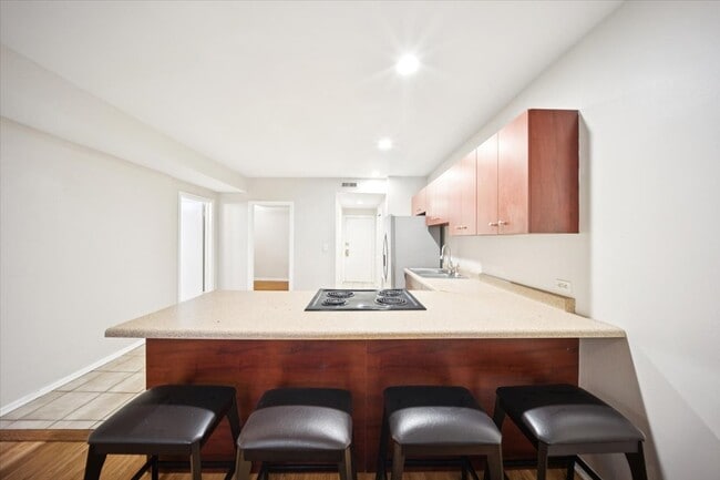 Photo - 750 S Oakley Blvd Unidad 1