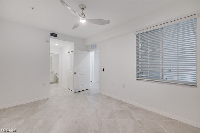 Building Photo - 15375 Grn Acrs Ave Unit 2212