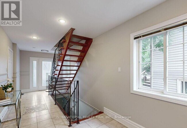 Photo - 6 English St