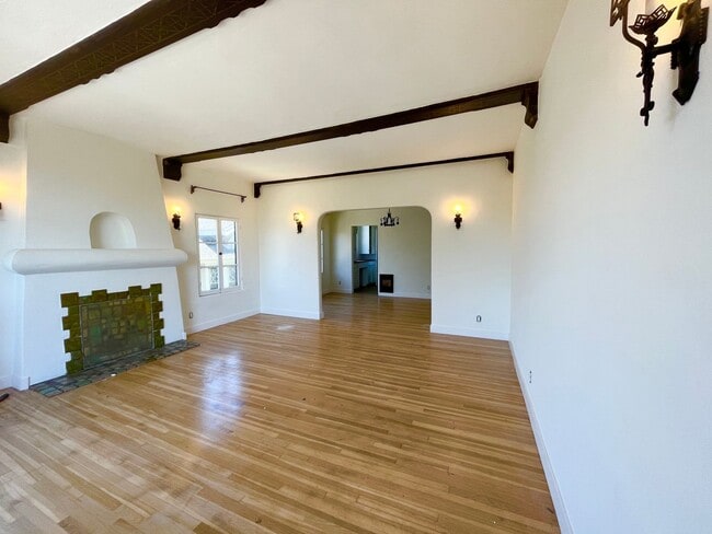 Building Photo - One of a kind castle on the hill Unit 1362 Lucile Ave 2 ACTIVE