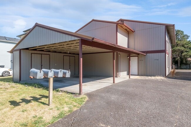 Photo - Beautiful 4 Bed, 2 Bath Townhouse with Lots of Closet Space and Laundry In Unit! Unit 415-01-1950