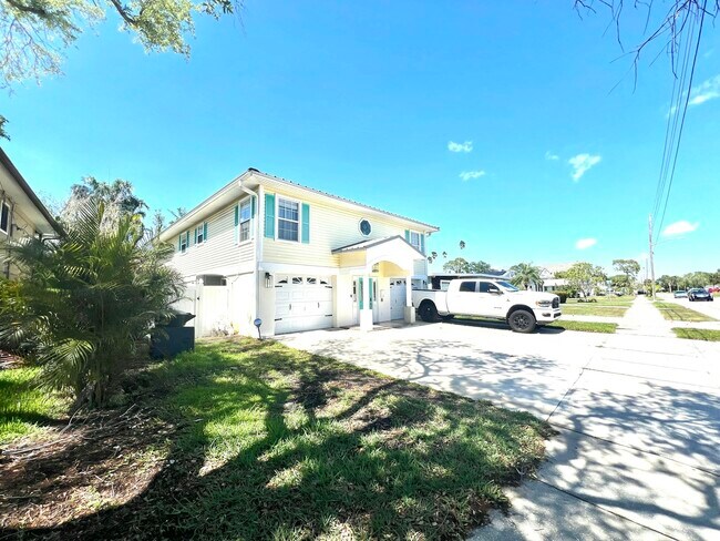 Photo - 3526 Overlook Dr NE