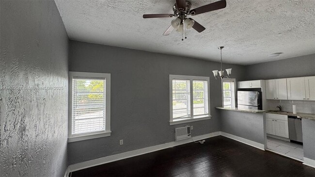Building Photo - 1849 Dewey St Unit 1-4 Rental