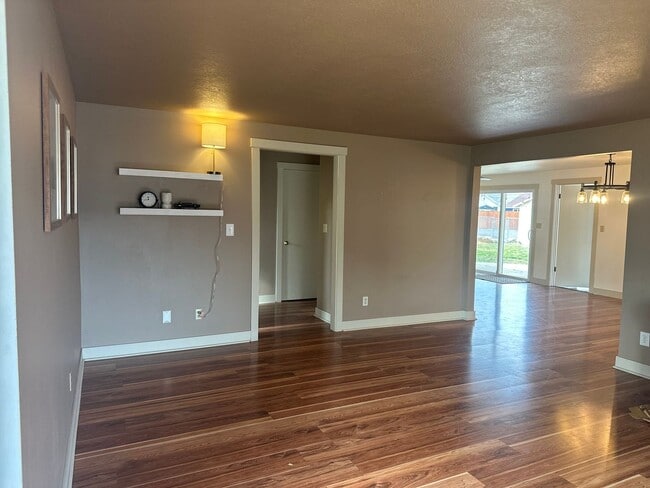 Photo - Vintage Character, Modern Finishes! Spacio...