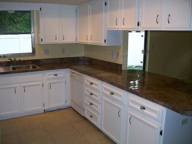Photo - 4/2 Home conveniently located in Sarasota near Beaches, Jungle Gardens, Airport & Downtown!