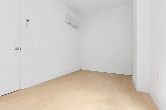 Photo - 245 Eldridge St Unit 2R