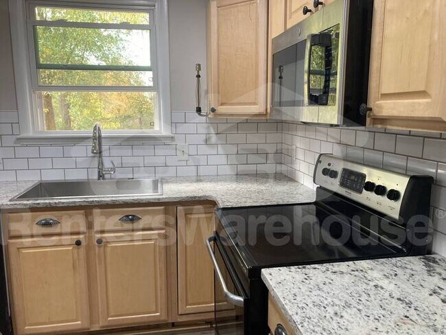 Photo - 2615 Vinyard St NE