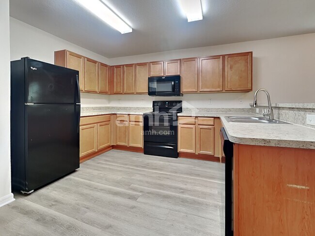 Photo - 919 Wynnmere Walk Ave