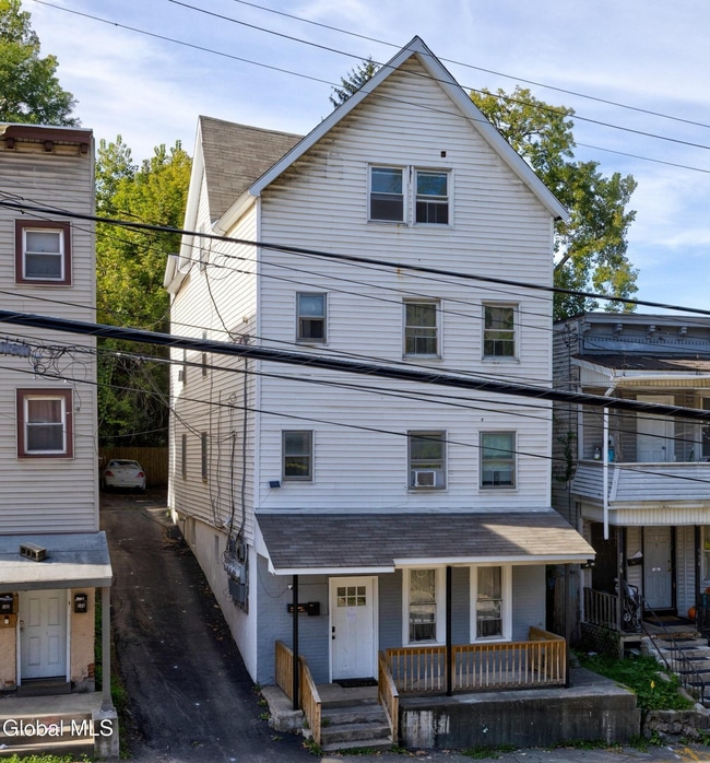 578 Crane St