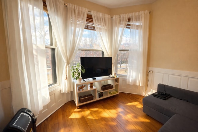 Building Photo - 206 Commonwealth Ave Unit 5