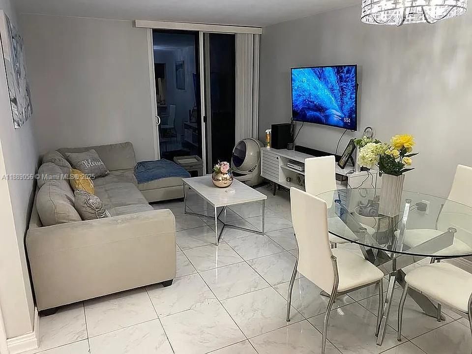 Photo - 800 N Miami Ave