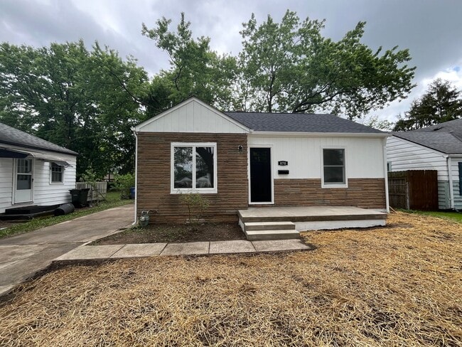 Building Photo - **REMODELED 2-BEDROOM HOUSE IN NORTH COLUMBUS!!**