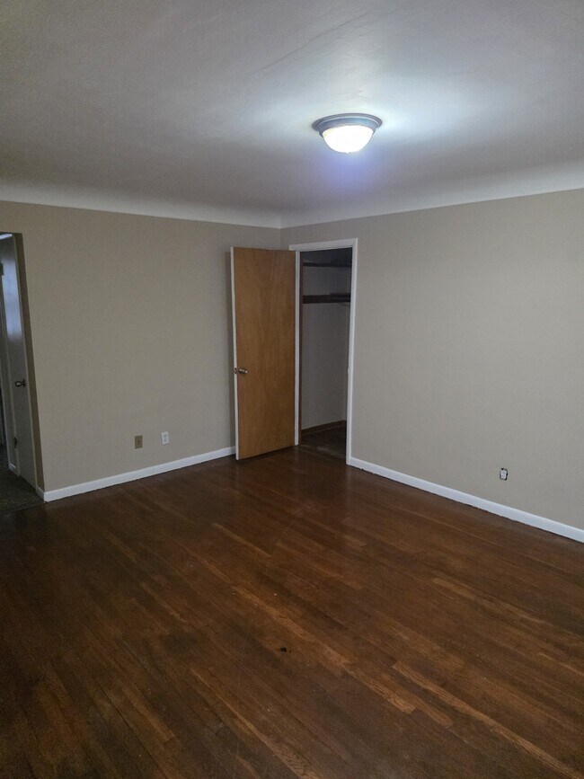 Photo - 2568 Westwood Northern Blvd Unit 3