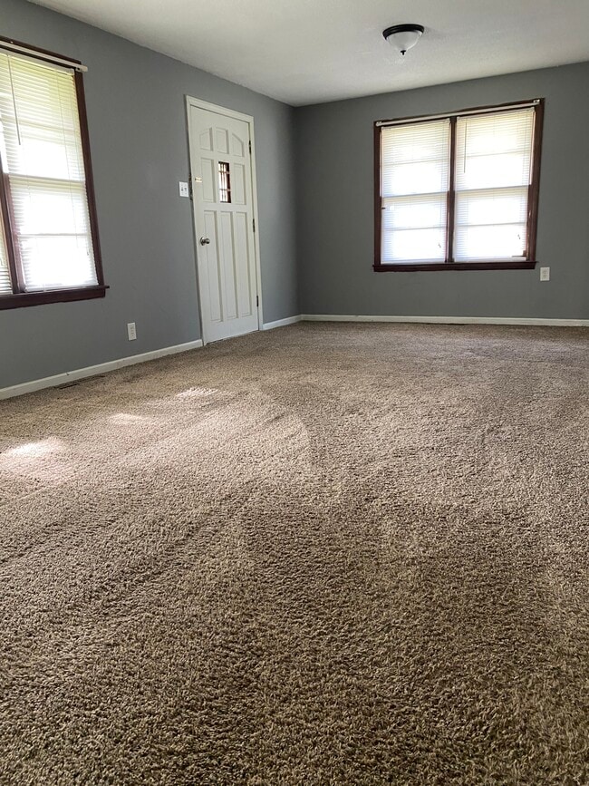 Photo - 305 Redbud Ln