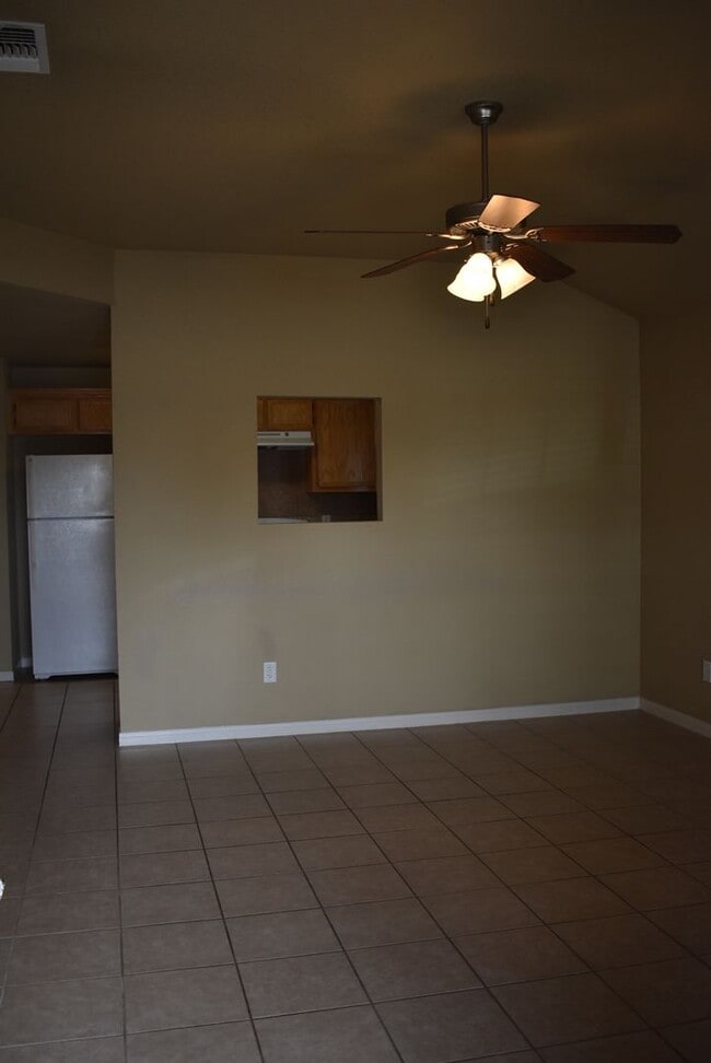 Photo - 2603 Cody Poe Rd Unidad A-STILL OCCUPIED BY RESIDENT