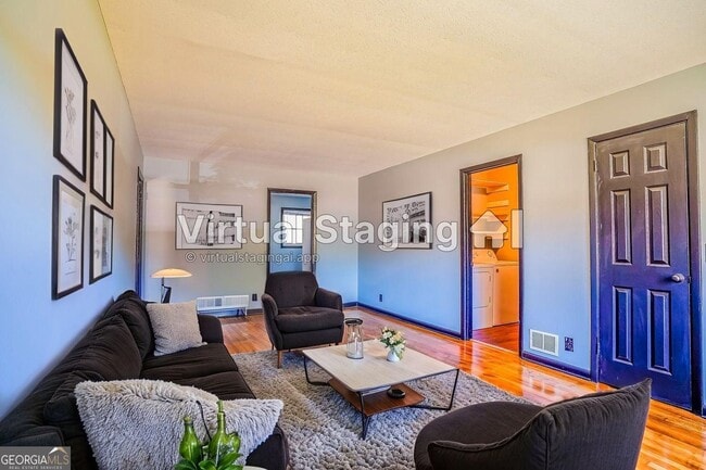 Photo - 2877 Whispering Hills Dr