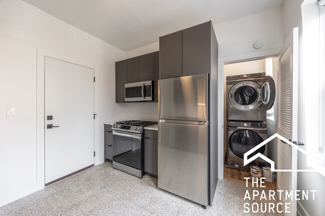 Building Photo - 3051 W Medill Ave Unit 2B Rental