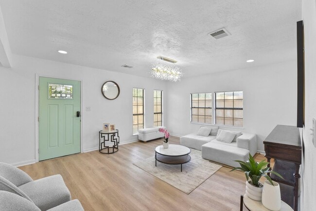 Photo - 5530 Malmedy Rd