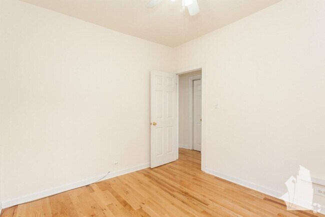 Building Photo - 3702 N Pine Grove Ave Unit 3720.5-E3 Rental
