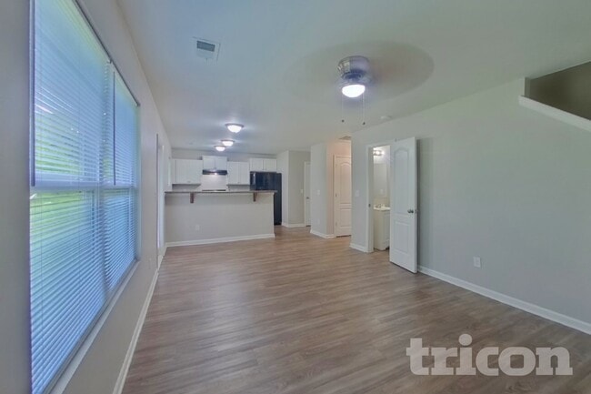 Photo - 513 Gentle Breeze Ln