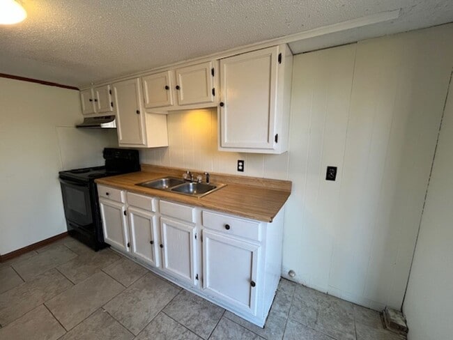 Photo - Renovated 1 Bedroom 1 Bath Loft for Rent!!