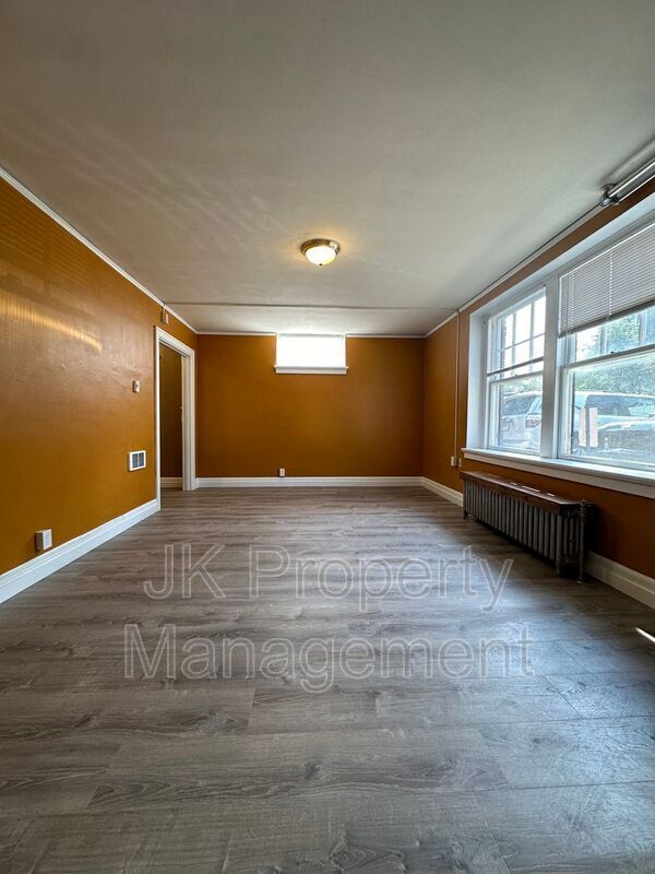 Photo - 310 5th St N