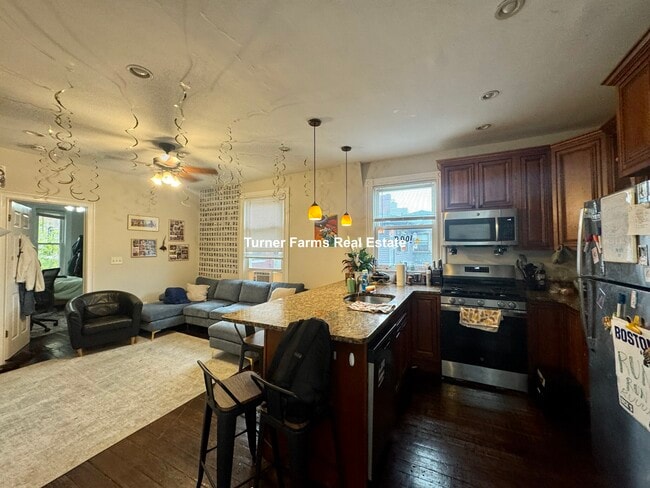 Photo - 717 Parker St