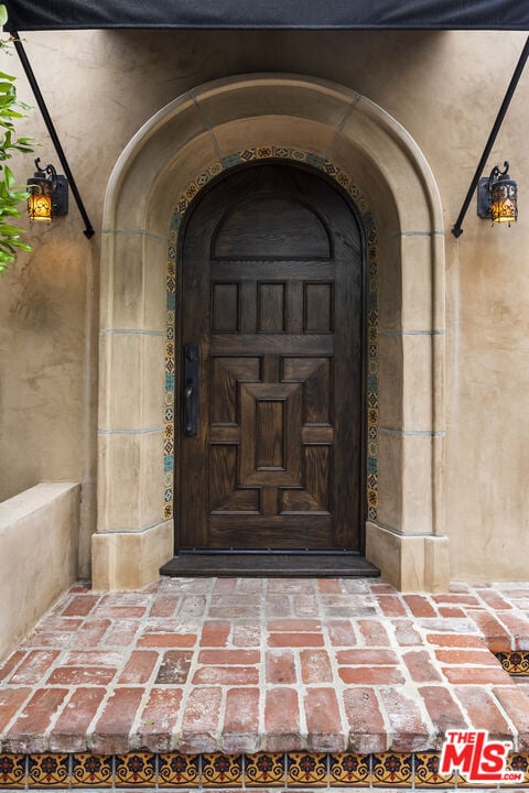 Photo - 435 Westmount Dr