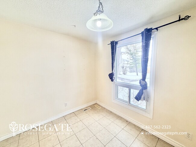 Photo - Bright 3-Bedroom Freehold Townhouse with Backyard & Included Internet in Guelph Unité 54