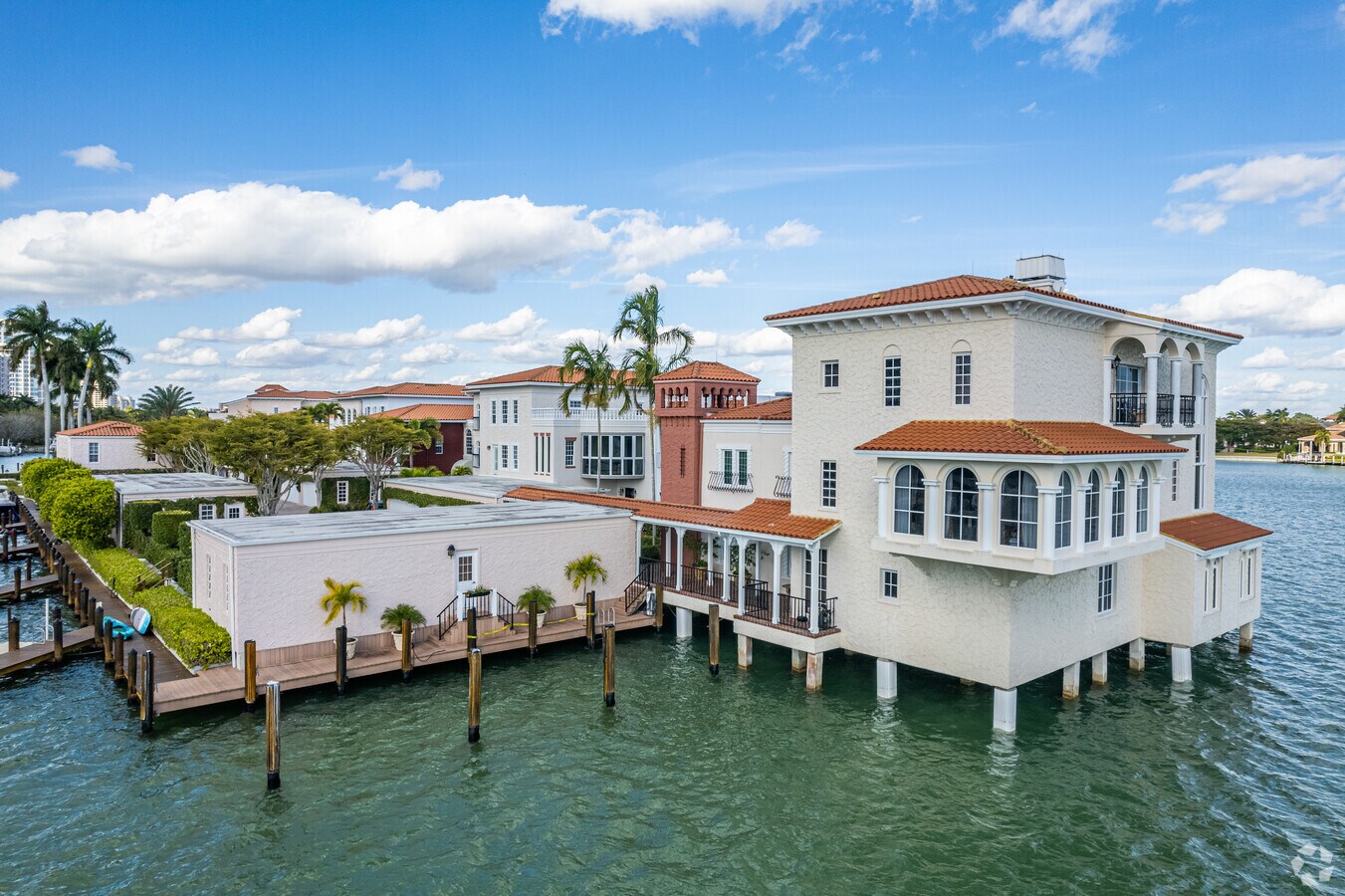 4000 Gulf Shore Blvd N - Venetian Villas at Park Shore Apartments