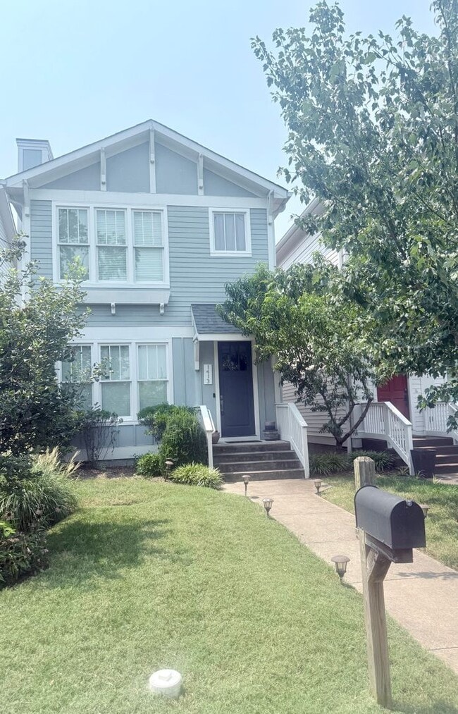 Building Photo - 3 bedroom/2.5 baths