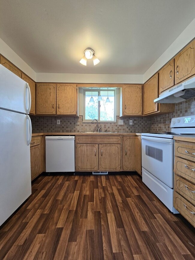 Photo - Duplex in Country setting! New paint and Flooring!