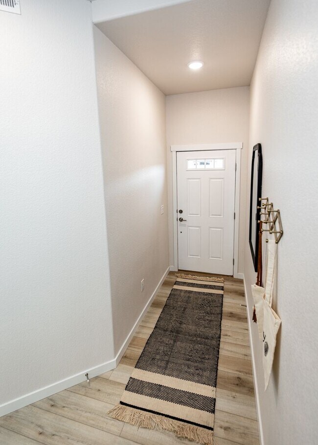 New, Luxury End Unit Townhome on Westside House Rental in