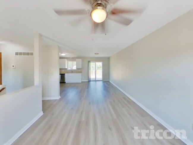 1816 Hilltop Village Ln