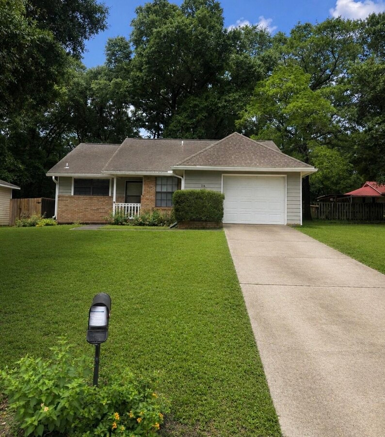 Photo - 114 Fairoaks Dr