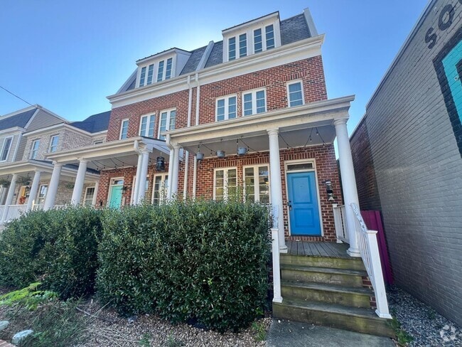 Building Photo - 2617 1/2 West Main Street Unit 2617 1/2 West Main Street B Rental