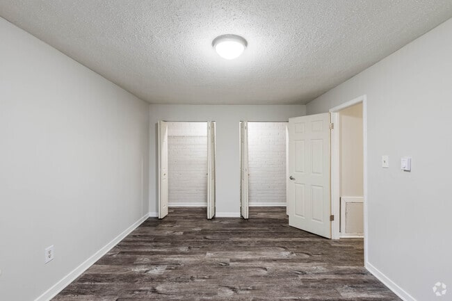 2BR,1BA-889SF