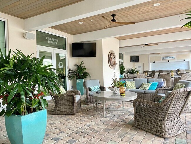 Photo - 380 NE Wharf Way