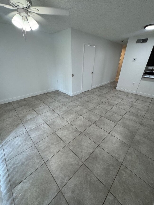 Photo - 1197 Bentley Rd Unit 3