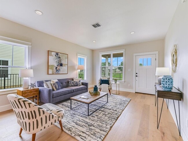 Photo - 410 Stagecoach Trail