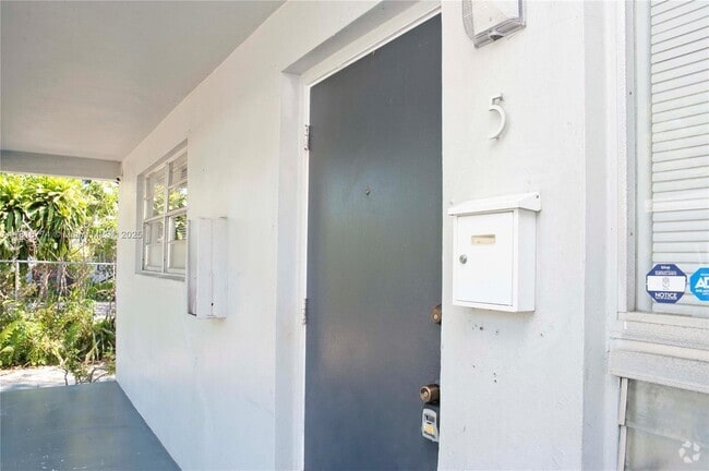 Building Photo - 2206 Fillmore St Unit 5 Rental