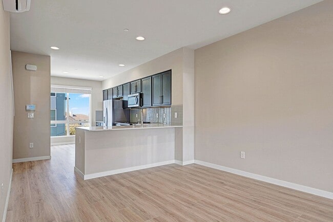 Photo - New Modern 2BD/2.5BTH Townhome for Lease in Lynnwood - Small Pet Friendly!