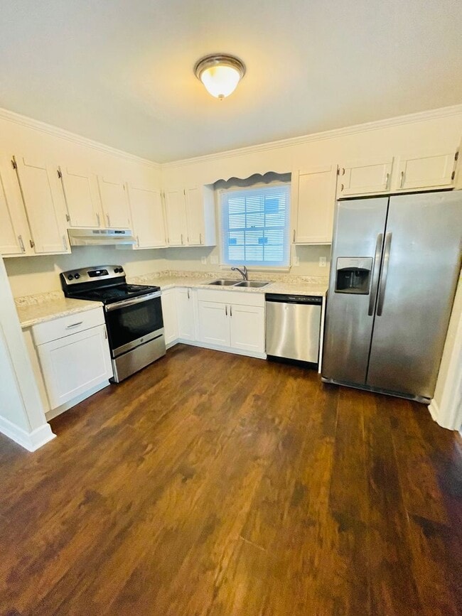 Photo - 3 bed 1.5 bath ranch style house * Special *