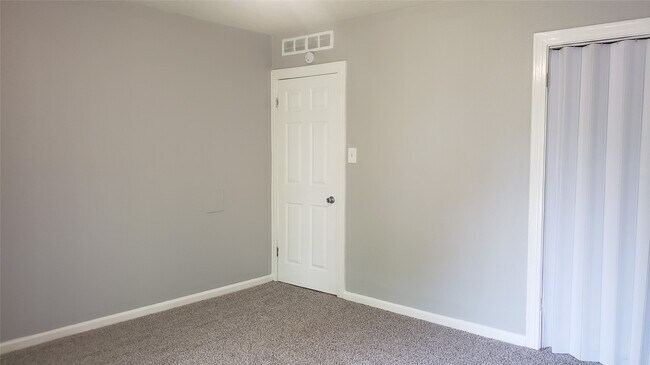 Photo - 7715 Glover St