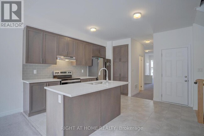 Photo - 2038 Cameron Lott Cres